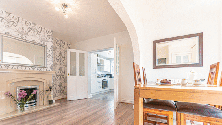 Hotel vs Serviced Accommodation: A Practical Guide for Contractors